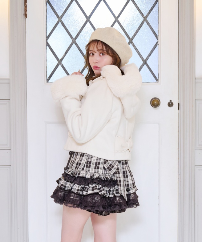 【タグ付】LIZLISA アウター　もこもこ　ホワイト　ボレロ　ショート丈 ビジューリボンミニ丈Aラインコート ｜ LIZ LISA（リズリサ